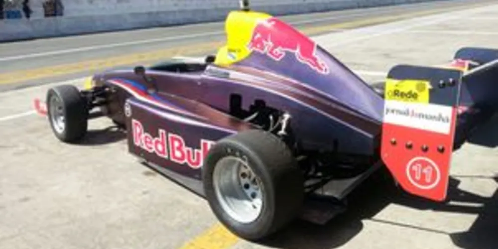 Piloto corre prova da Fórmula Premium amanhã no Autódromo de Pinhais