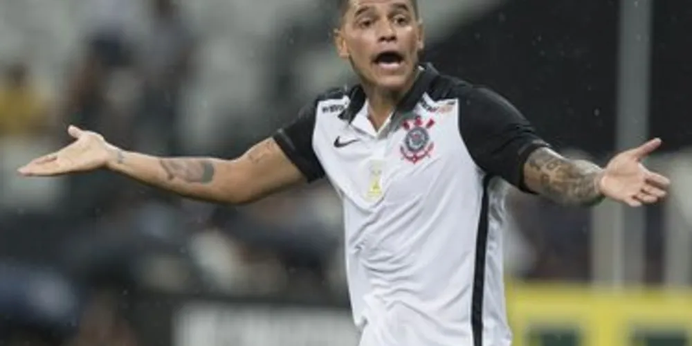 Giovanni Augusto está confirmado entre os titulares no Corinthians