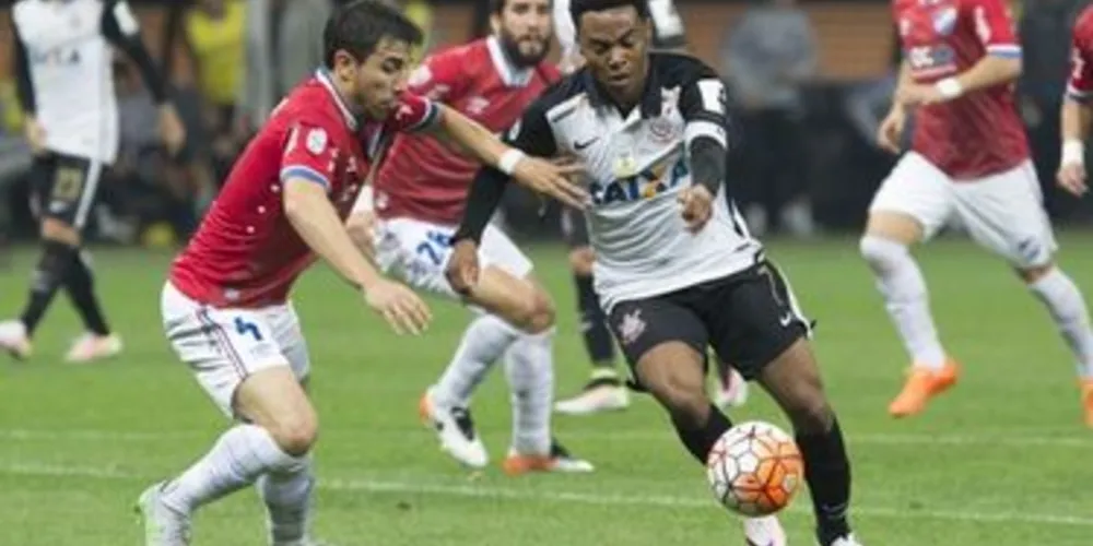 Corinthians empatou em 2 a 2 com o Nacional do Uruguai