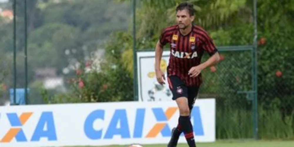 Paulo André está escalado como titular na defesa