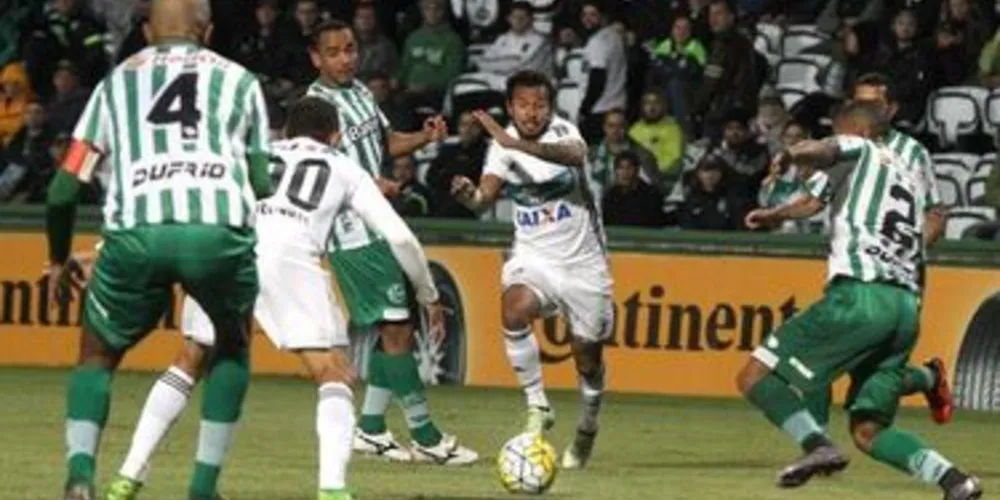 Empate no Couto eliminou o Coritiba