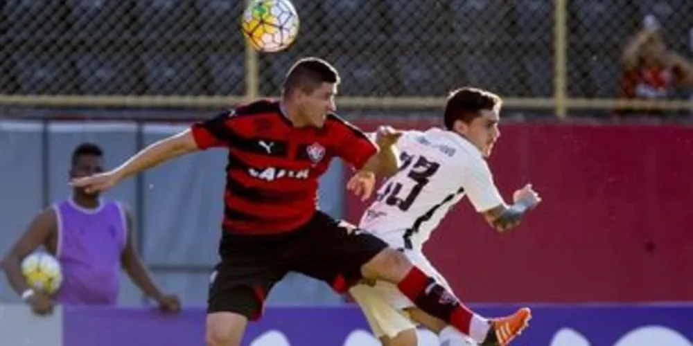 Imagem ilustrativa da imagem Fora de casa, Corinthians perde para o Vitória