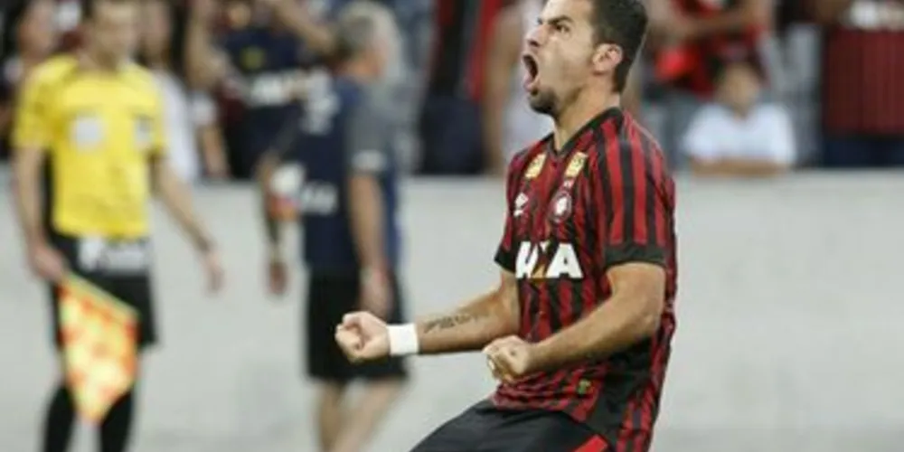 Imagem ilustrativa da imagem Furacão busca primeira vitória no Brasileirão contra o Botafogo