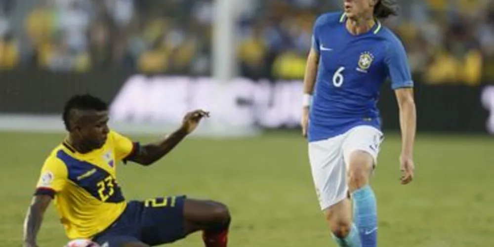Imagem ilustrativa da imagem Com ajuda do juiz, Brasil estreia com empate na Copa América