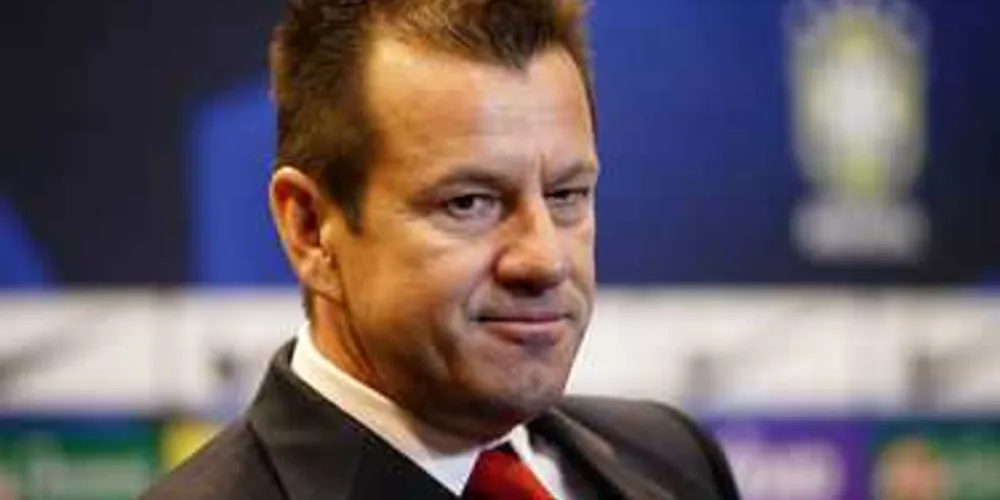 Imagem ilustrativa da imagem CBF demite Dunga e se apressa para acerto com Tite