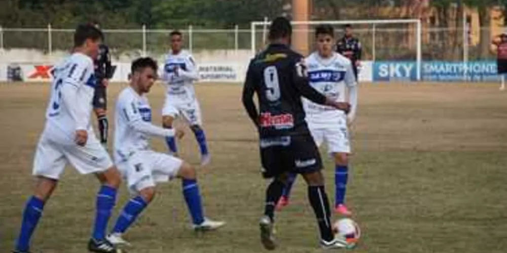 Imagem ilustrativa da imagem Operário enfrenta o Foz em jogo-treino solidário