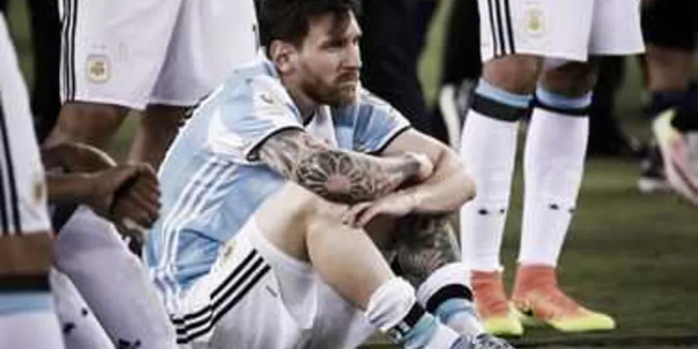 Imagem ilustrativa da imagem Messi anuncia que não joga mais pela Argentina: “Acabou”
