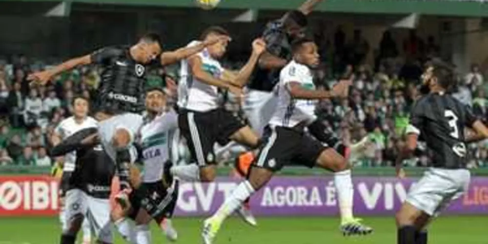 Imagem ilustrativa da imagem Coritiba e Botafogo ficam no 0 a 0 no Couto Pereira