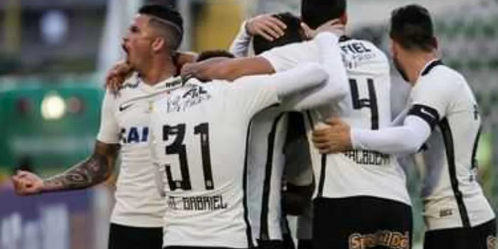 Imagem ilustrativa da imagem Corinthians vence e mantém 100% de aproveitamento contra a Chapecoense na Arena Condá