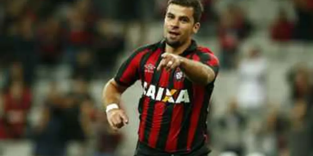 Imagem ilustrativa da imagem Atlético vence o Cruzeiro por 3 a 0 e entra no G-4