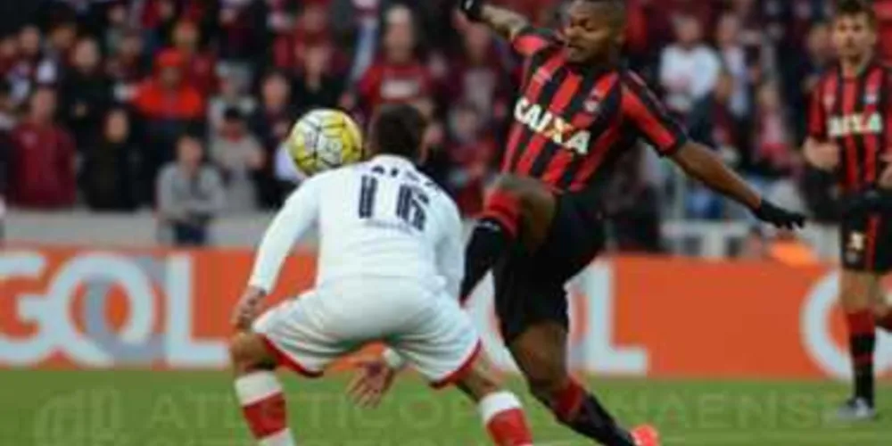 Imagem ilustrativa da imagem Furacão sai na frente, mas cede empate ao Vitória
