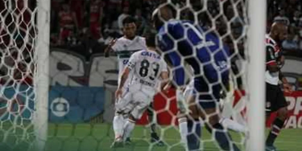 Imagem ilustrativa da imagem Coxa vence fora de casa e sai da zona de rebaixamento