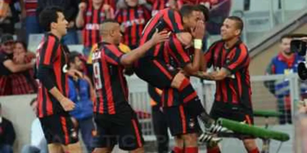 Imagem ilustrativa da imagem Atlético vence o Fluminense e chega aos 27 pontos no Brasileirão