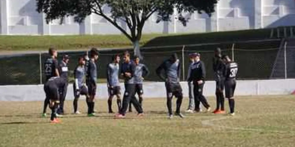 Imagem ilustrativa da imagem Operário enfrenta Grêmio Maringá em busca de folga na liderança
