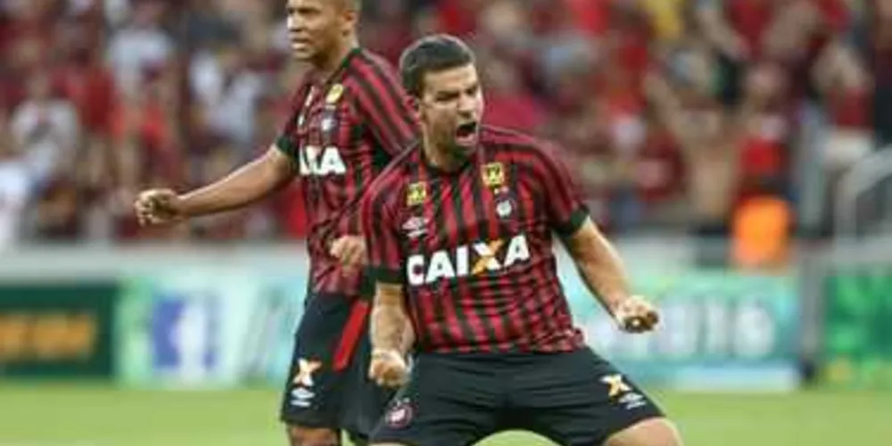 Imagem ilustrativa da imagem Furacão e Corinthians duelam na parte de cima da tabela
