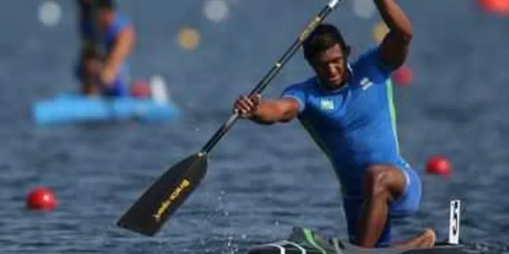 Isaquias Queiroz conquista a medalha de prata na canoagem de velocidade