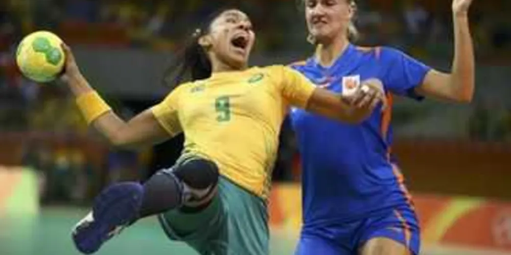 Imagem ilustrativa da imagem Brasil perde para Holanda e cai no handebol feminino