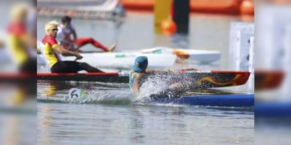 Imagem ilustrativa da imagem Isaías faz melhor tempo nos 200m e volta a final da canoagem