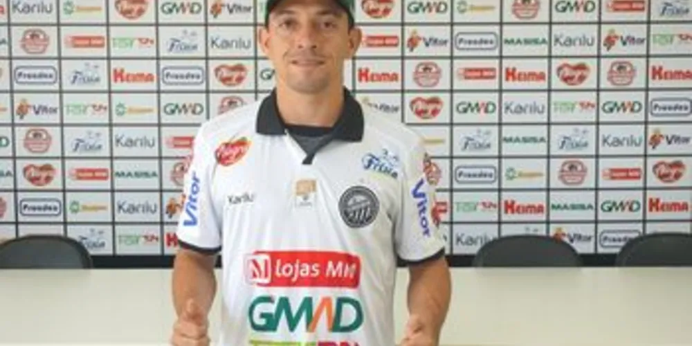 Jogador chega para reforçar elenco na disputa da Copa do Brasil.