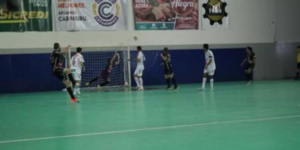 Equipe fez bonito e bateu o Umuarama por 4 a 0