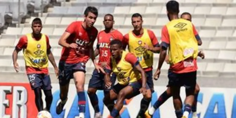 Atlético treinou na Arena da Baixada antes de jogo contra o LEC