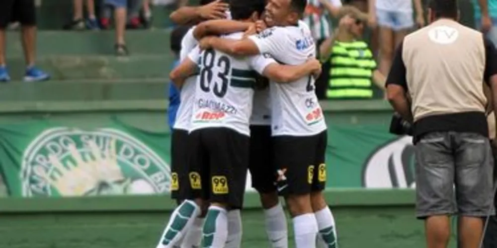 Coritiba goleou o Toledo no Couto Pereira