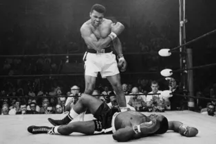 Imagem ilustrativa da imagem Lenda do boxe, Muhammad Ali morre aos 74 anos