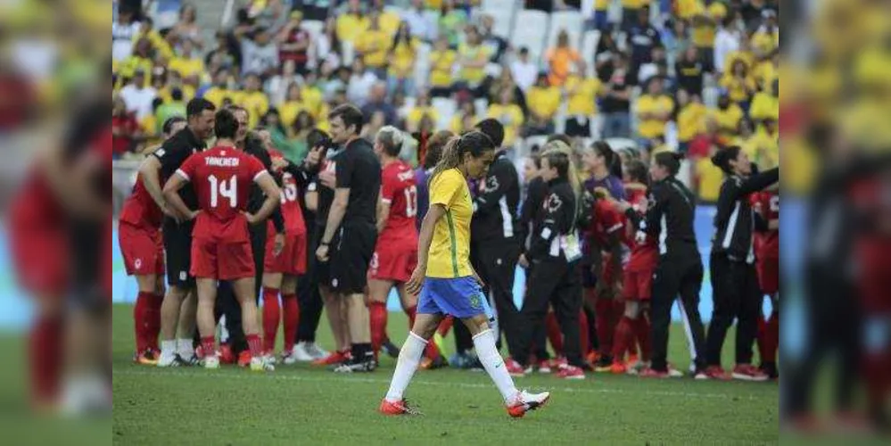 Imagem ilustrativa da imagem Canadá derrota Brasil e fica com o bronze no futebol feminino