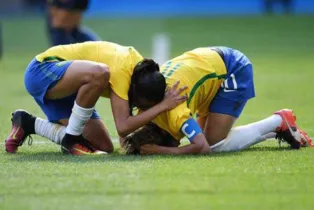 Imagem ilustrativa da imagem Futebol feminino perde nos pênaltis e fica de fora da final