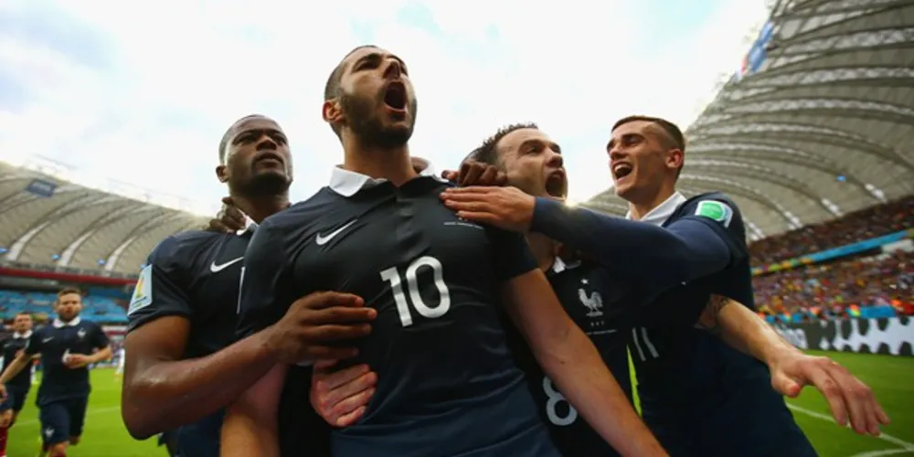Imagem ilustrativa da imagem França bate Honduras, e Copa tem 1º 'gol eletrônico' em sua história