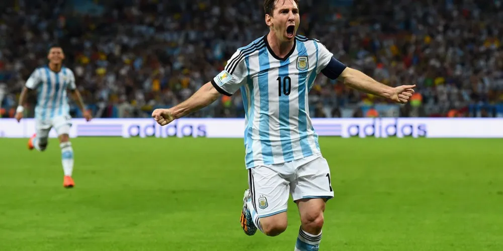 Imagem ilustrativa da imagem Messi marca, e Argentina estreia com vitória sobre a Bósnia no Maracanã