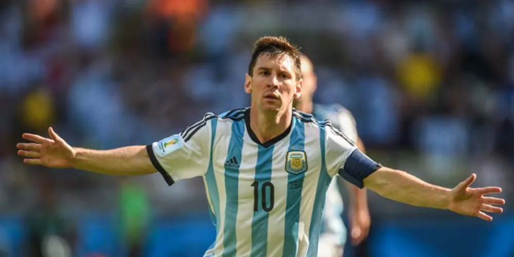 Imagem ilustrativa da imagem Argentina sofre, mas vence com gol de Messi nos acréscimos