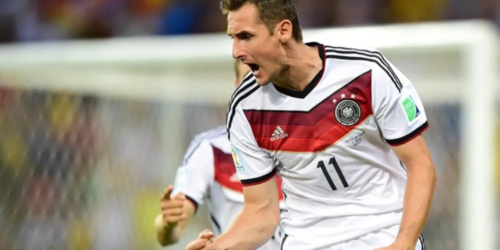 Imagem ilustrativa da imagem Em empate com Gana, Klose iguala Ronaldo como o maior artilheiro