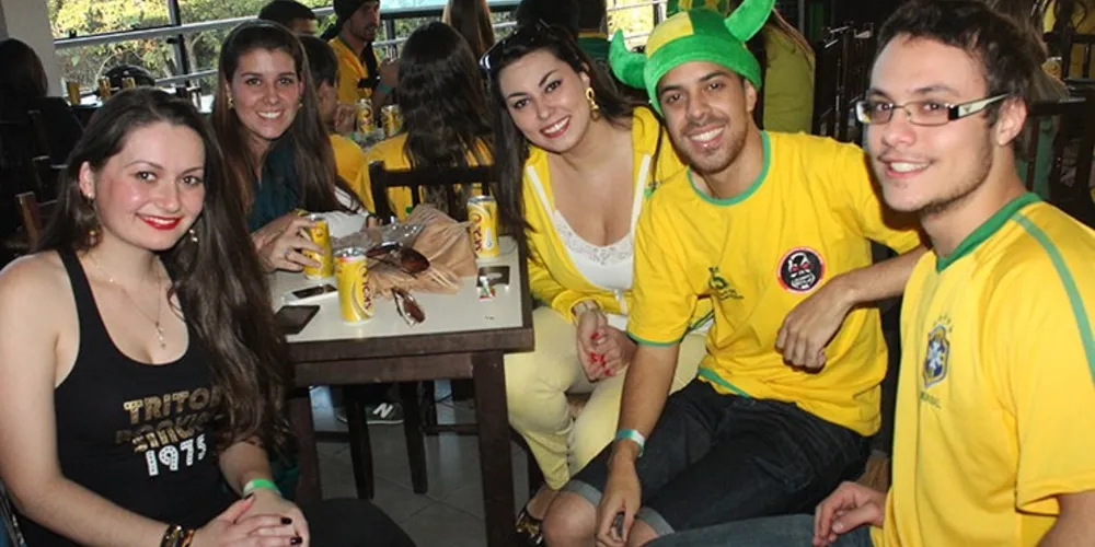 Imagem ilustrativa da imagem Veja fotos da torcida brasileira no Tradição!