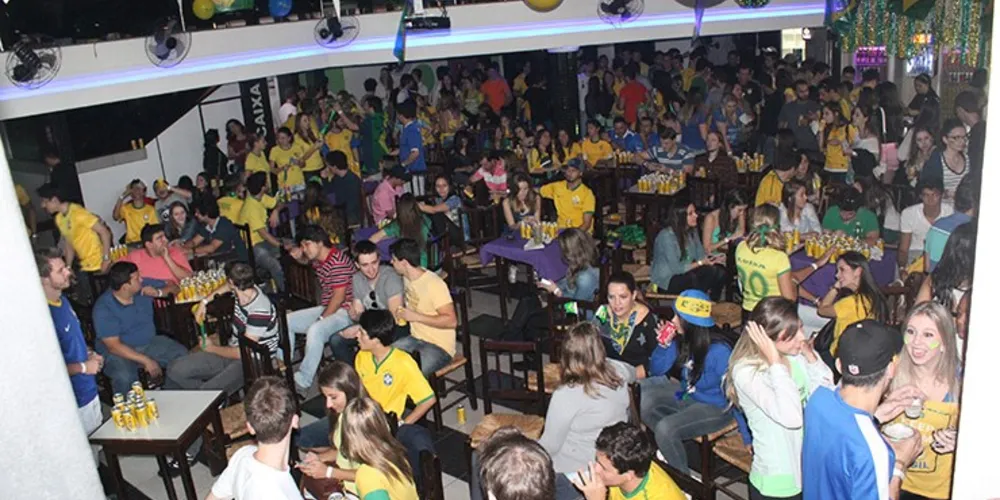 Imagem ilustrativa da imagem Veja as fotos da torcida brasileira no Tradição!