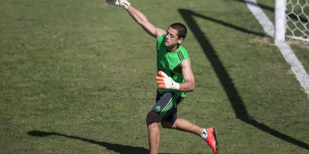 Imagem ilustrativa da imagem Chicharito se diz surpreso com festa da torcida