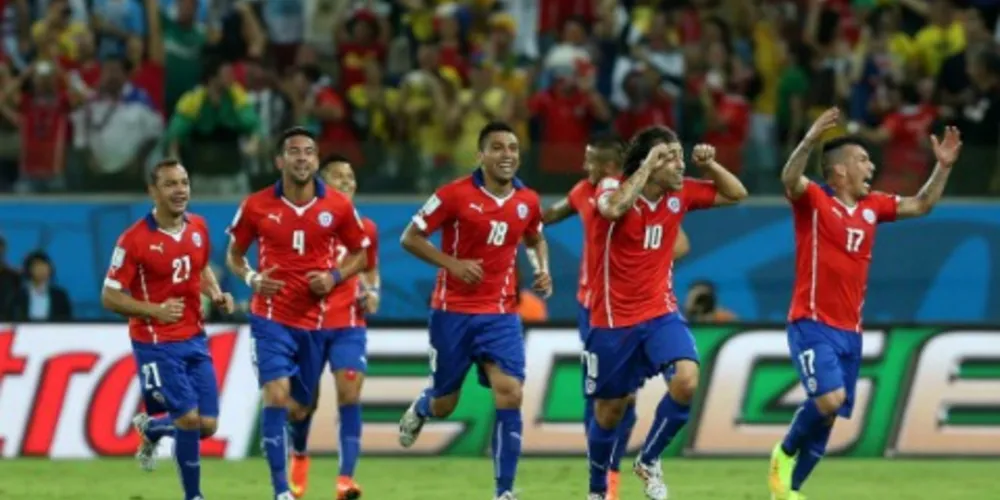 Imagem ilustrativa da imagem Com direito a gol de Valdívia, Chile vence Austrália 