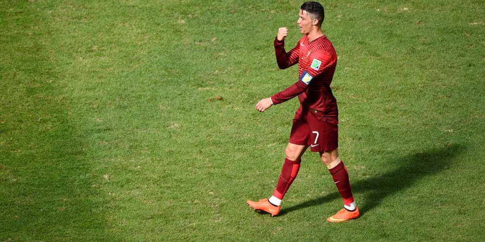 Imagem ilustrativa da imagem Cristiano Ronaldo faz gol, mas vê Portugal eliminado