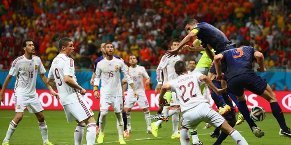 Imagem ilustrativa da imagem Espanha tem a pior estreia de um campeão em Copas