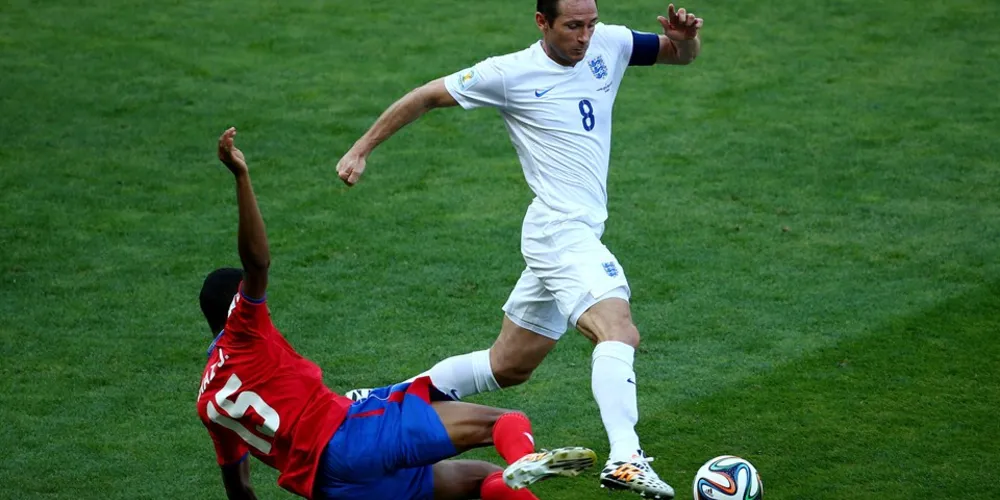 Imagem ilustrativa da imagem Costa Rica segura ingleses e é líder de chave