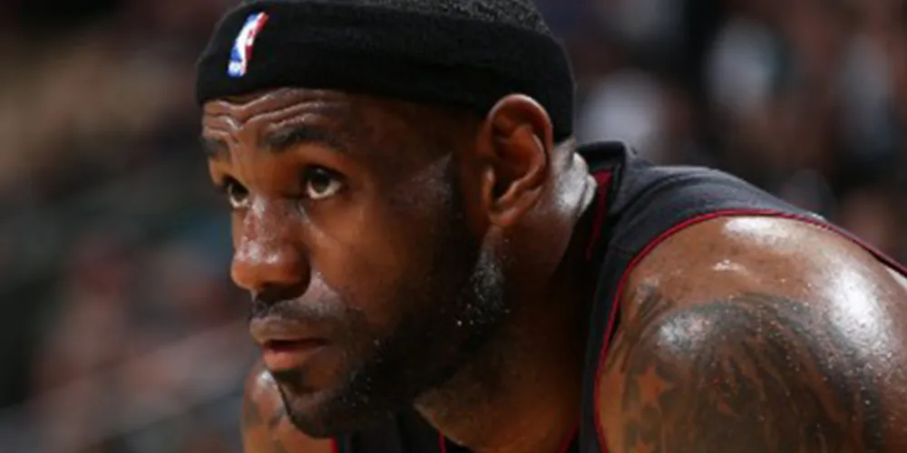 Imagem ilustrativa da imagem LeBron James é decisivo, e Miami vence os Spurs
