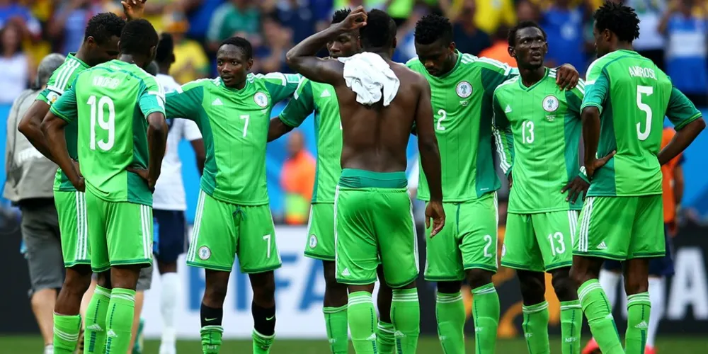 Imagem ilustrativa da imagem Técnico nigeriano engrossa coro contra arbitragem