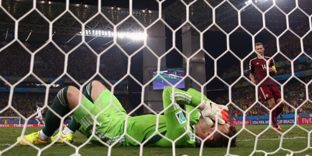 Imagem ilustrativa da imagem Técnico russo absolve goleiro após frango