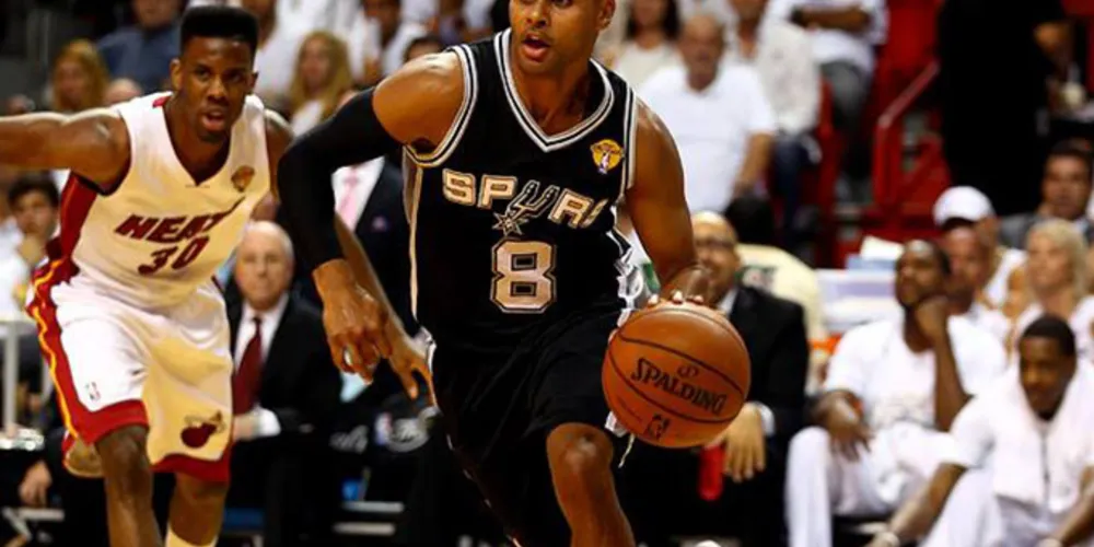 Imagem ilustrativa da imagem Spurs vencem outra e ficam a uma vitória do título