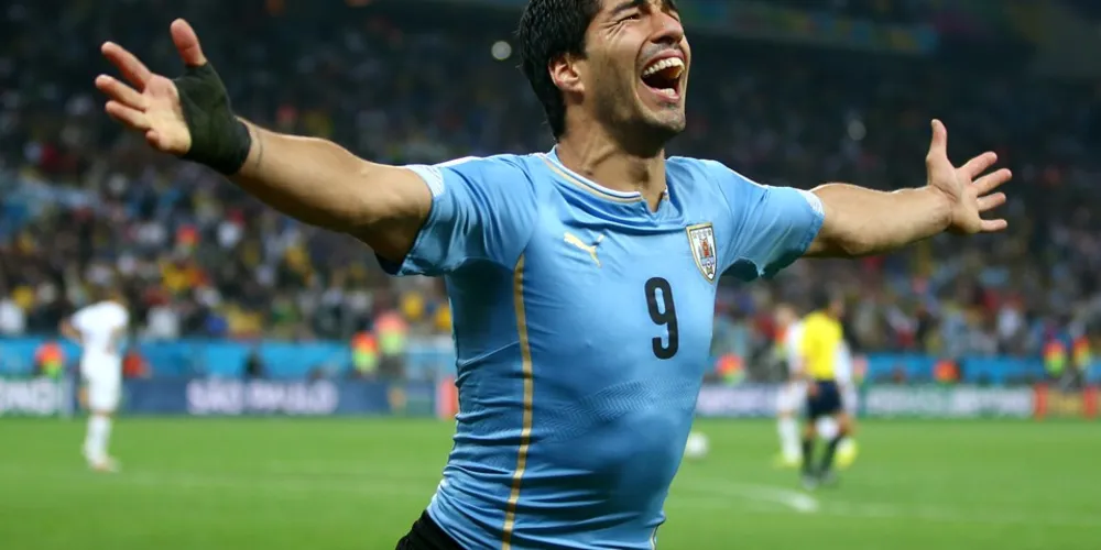 Imagem ilustrativa da imagem Com gols de Suárez, Uruguai vence a Inglaterra