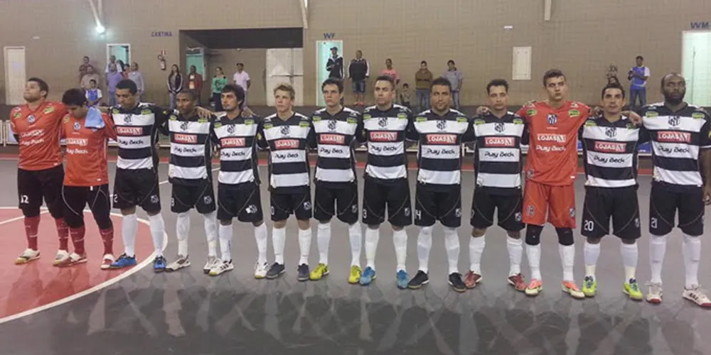 Imagem ilustrativa da imagem Caramuru goleia STI Futsal e lidera Chave Prata