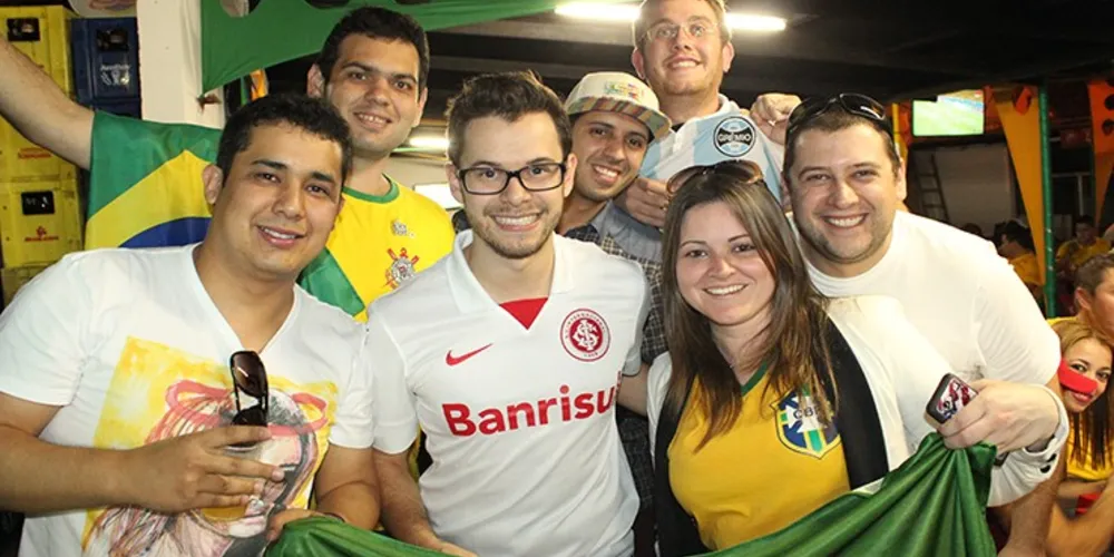 Imagem ilustrativa da imagem Veja as fotos da torcida brasileira no República!