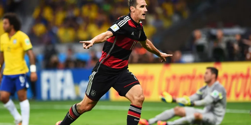 Imagem ilustrativa da imagem Klose passa Ronaldo e vira o maior artilheiro em Copas