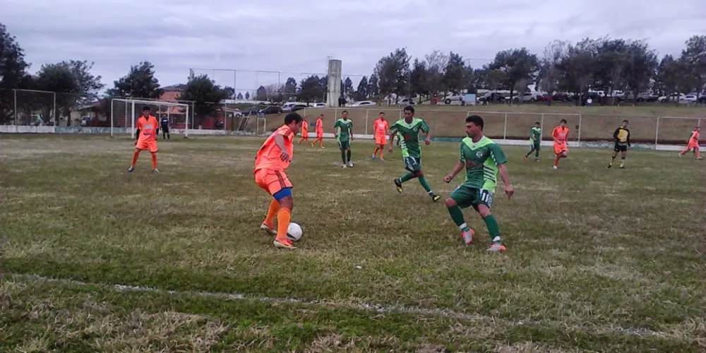 Imagem ilustrativa da imagem Clube Verde lidera Campeonato Amador de PG