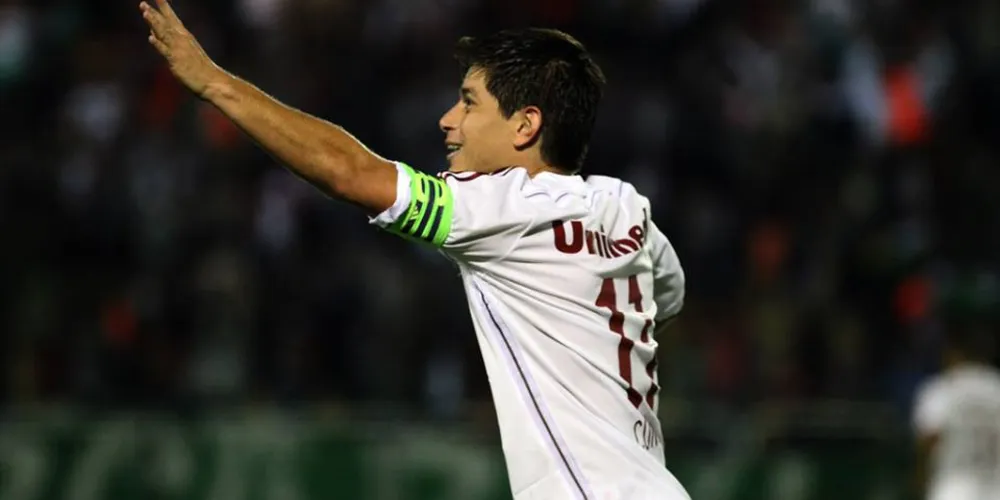 Imagem ilustrativa da imagem Conca faz golaço e Fluminense supera o Santos